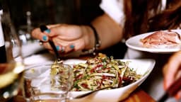 Gdzie zjeść w Zielonej Górze? Odkryj najlepsze lokale gastronomiczne