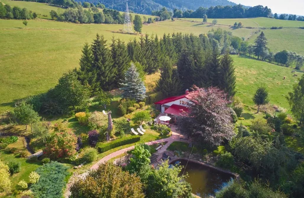 Bacówka Noclegi w Sierpnicy – idealne miejsce na rodzinny wypoczynek