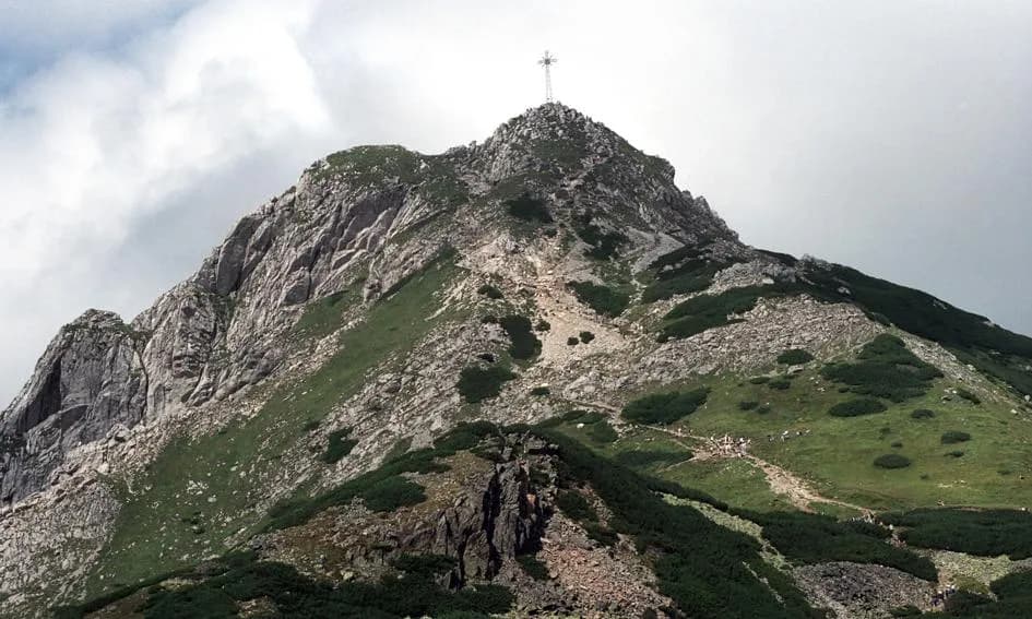 Czy szlak na Giewont jest otwarty? Sprawdź aktualne informacje!