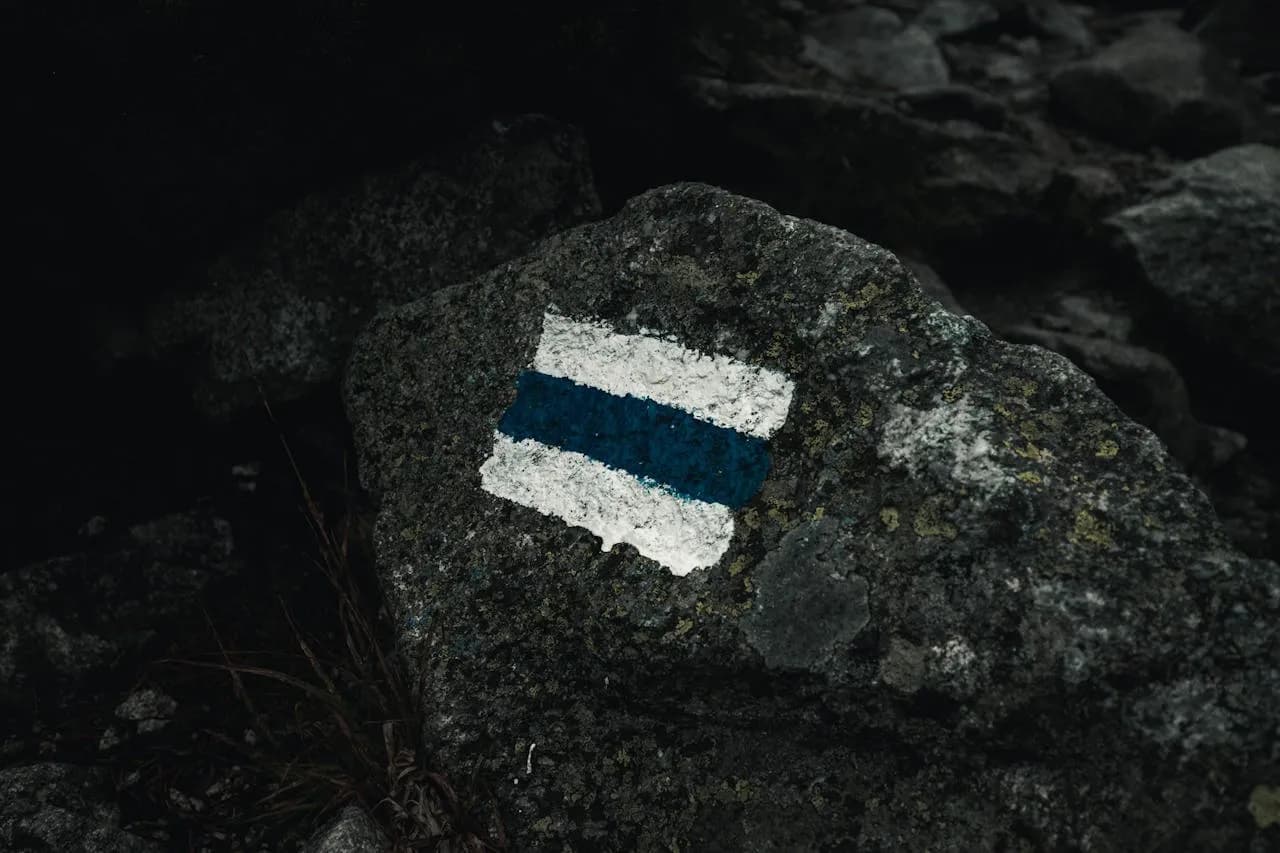 Znaczenie kolorów szlaków: co musisz wiedzieć przed wędrówką