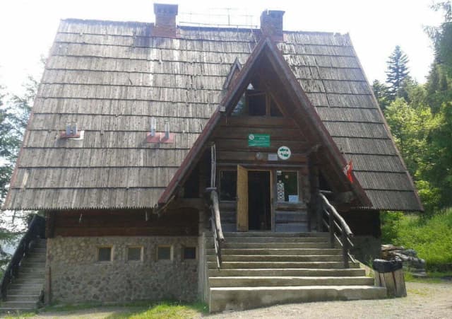 Bacówka pod Honem – idealne miejsce na wypoczynek w Bieszczadach