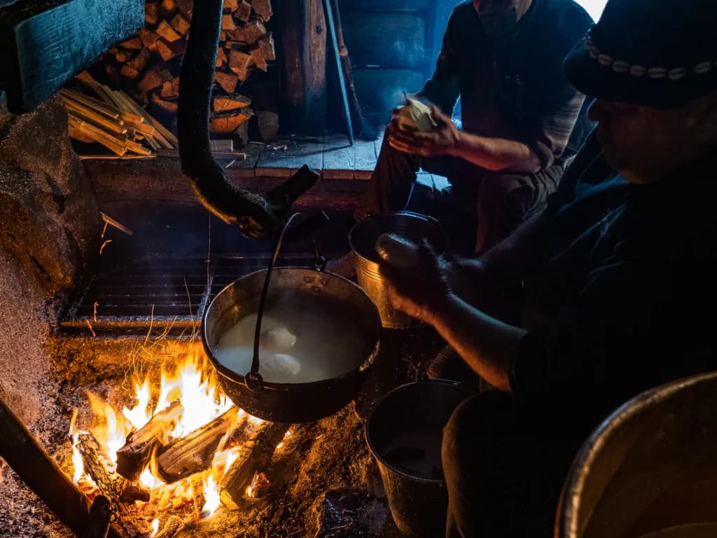 Bacówka w Dolinie Kościeliskiej - smak tradycji i górskiej przygody