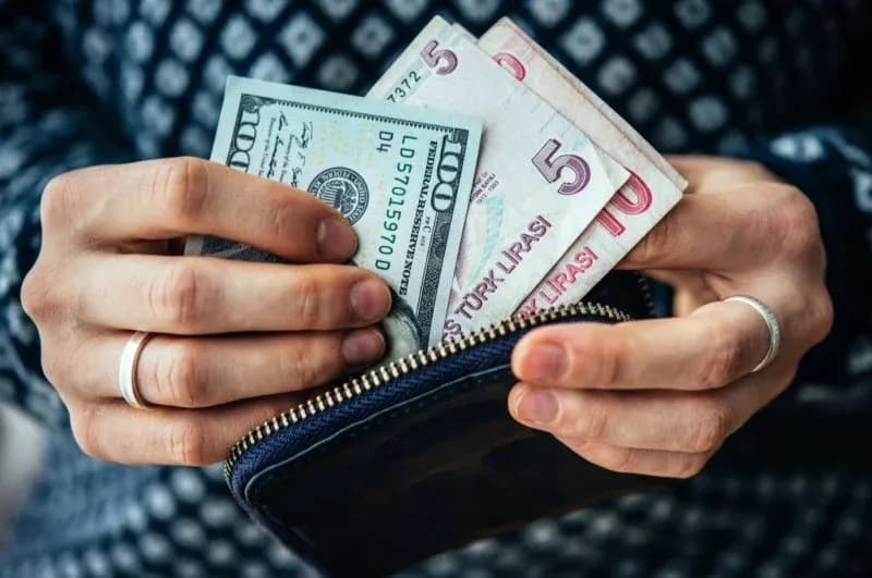 Ile zarabiają Turcy w hotelach? Zaskakujące różnice w pensjach