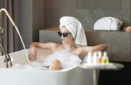 Czy woda w hotelu jest za darmo? Sprawdź, co musisz wiedzieć