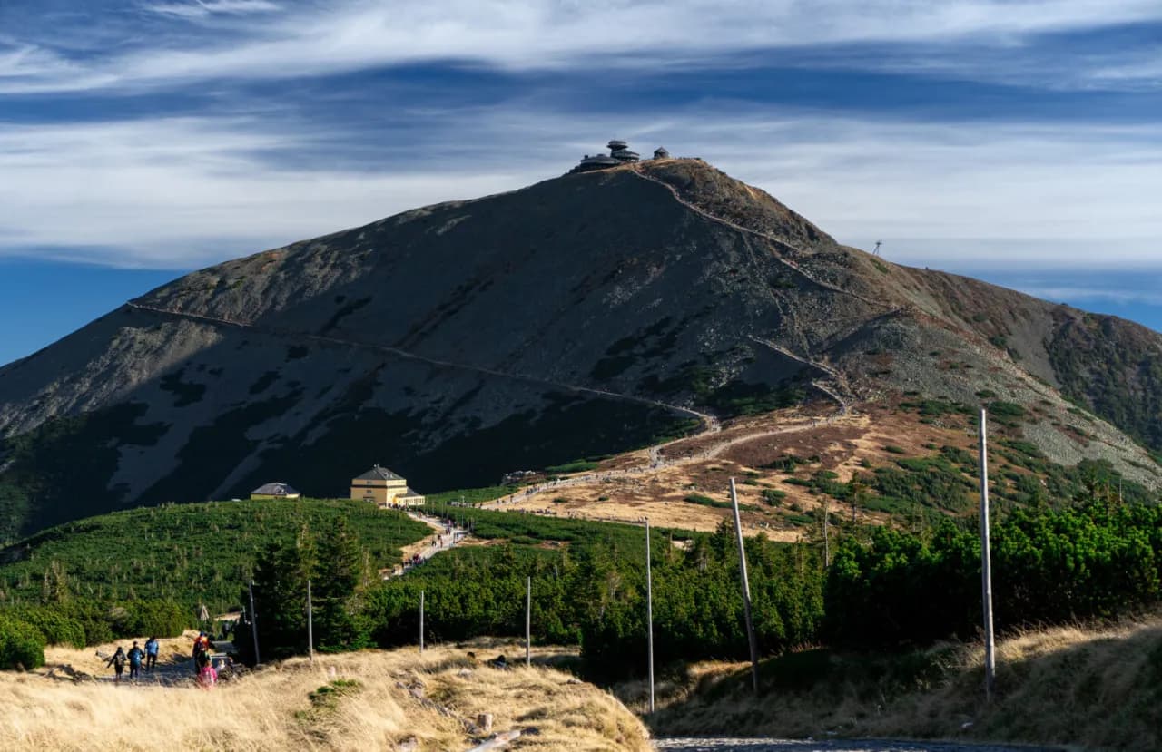 Czy szlak na Śnieżkę jest otwarty? Sprawdź, zanim wyruszysz w trasę